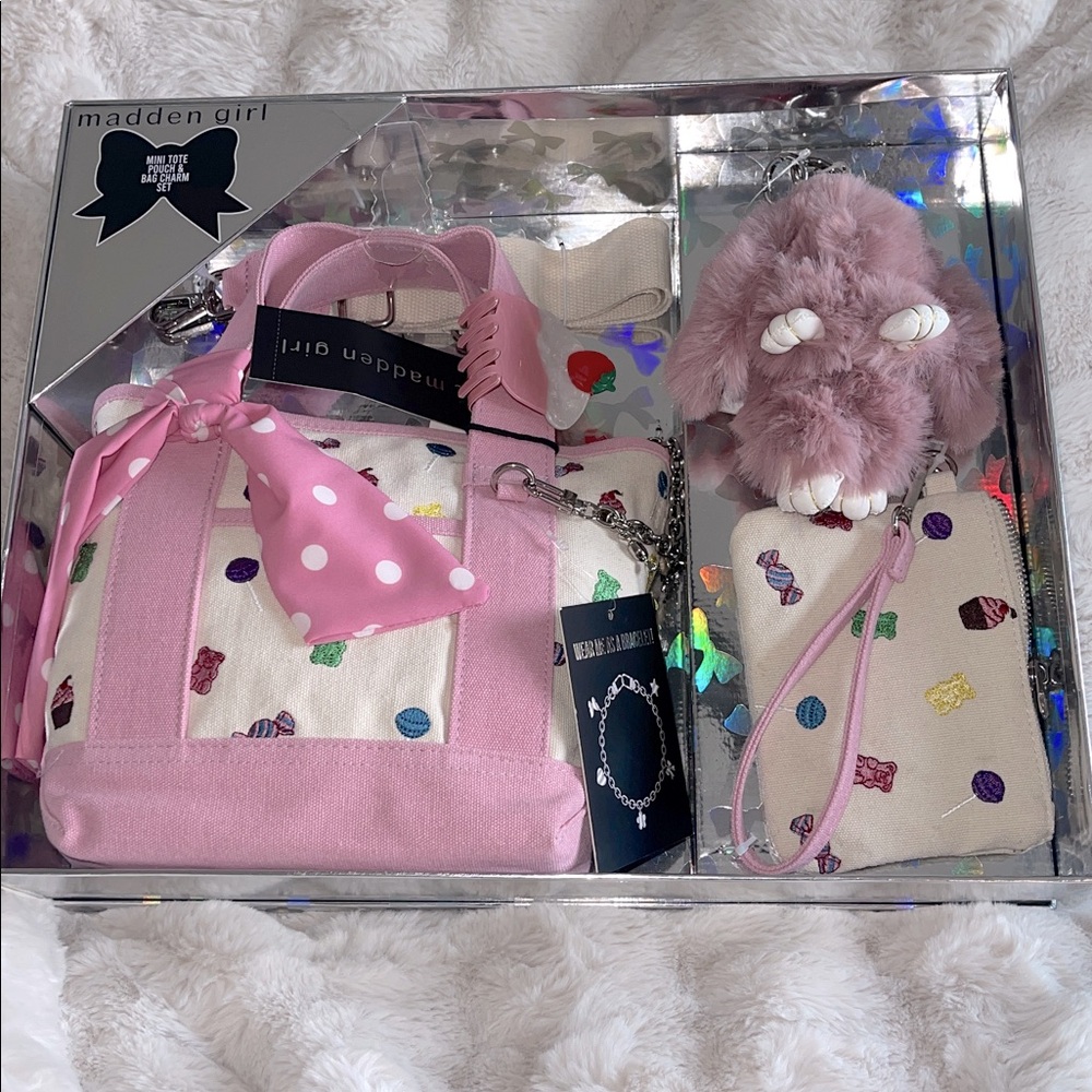 ❤️NEW!!!❤️Madden Girl Pink Canvas tote set.Gift idea for Xmas or other occasions